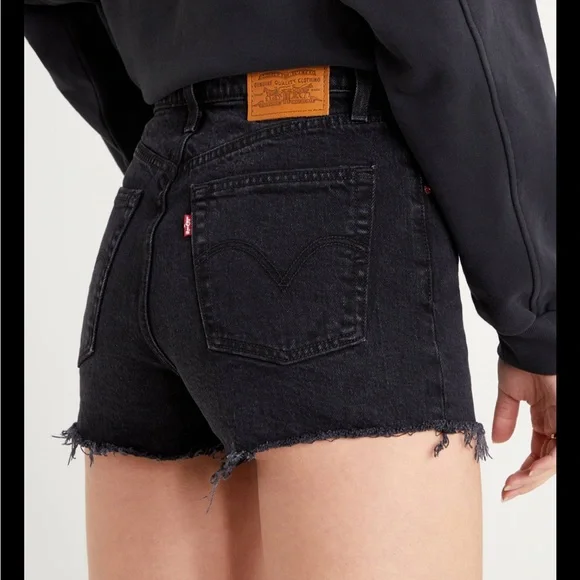 Levi's ribcage shorts with Frayed Hem - Picture 1 of 6
